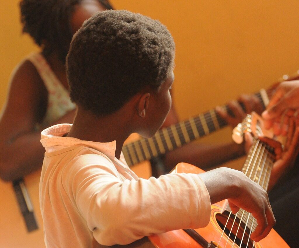 guitar, africa, black-435094.jpg